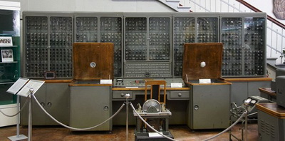 Урал-1 - первая в СССР автоматическая цифровая вычислительная машина